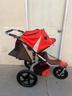 BOB REVOLUTION JOGGING STROLLER