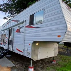 2006 Weekend warrior 5th wheel toy hauler