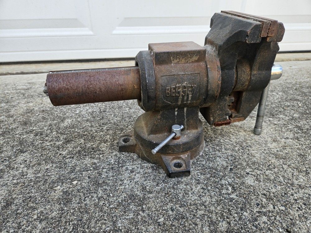 HEAVY DUTY VISE