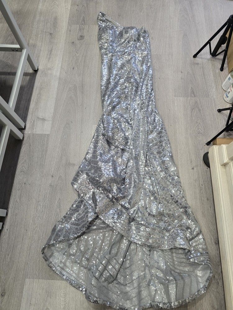 NEW LONG ELEGANT SEQUIN DRESS SIZE SMALL