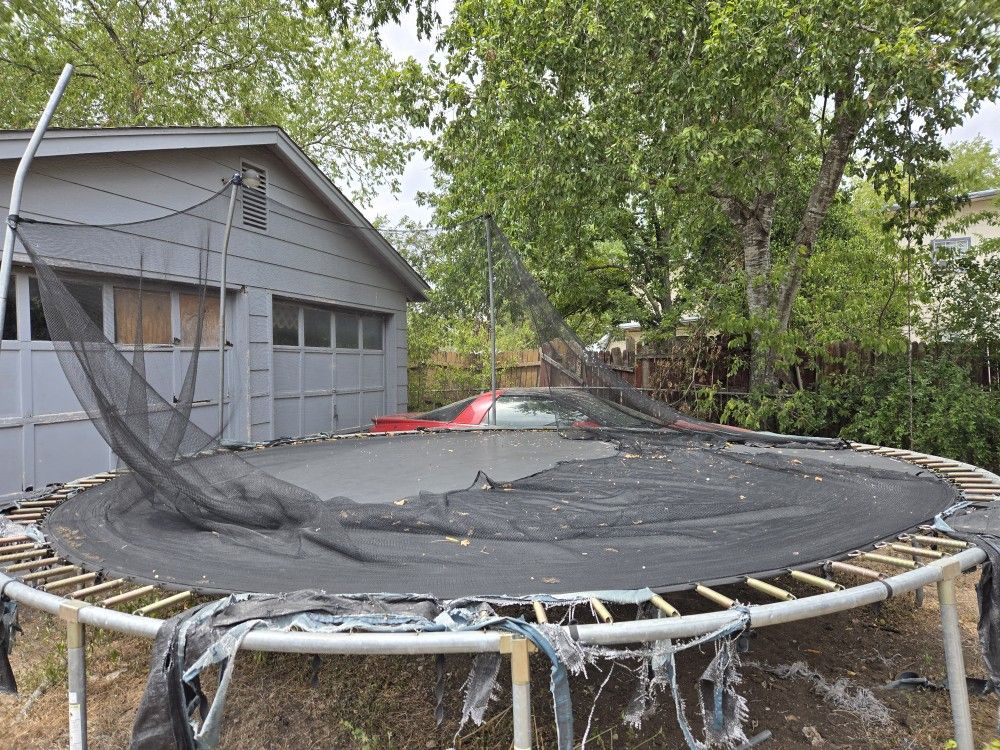 15 Ft Trampoline