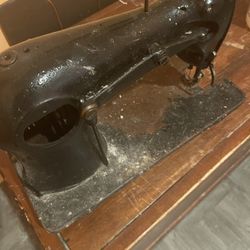 Singer Sewing  Machine $500 