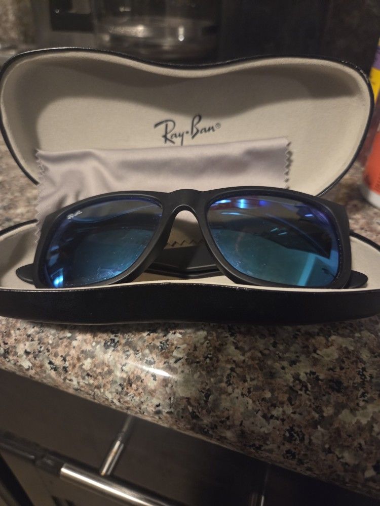 Ray-Ban Justin Classic Sunglasses Adults