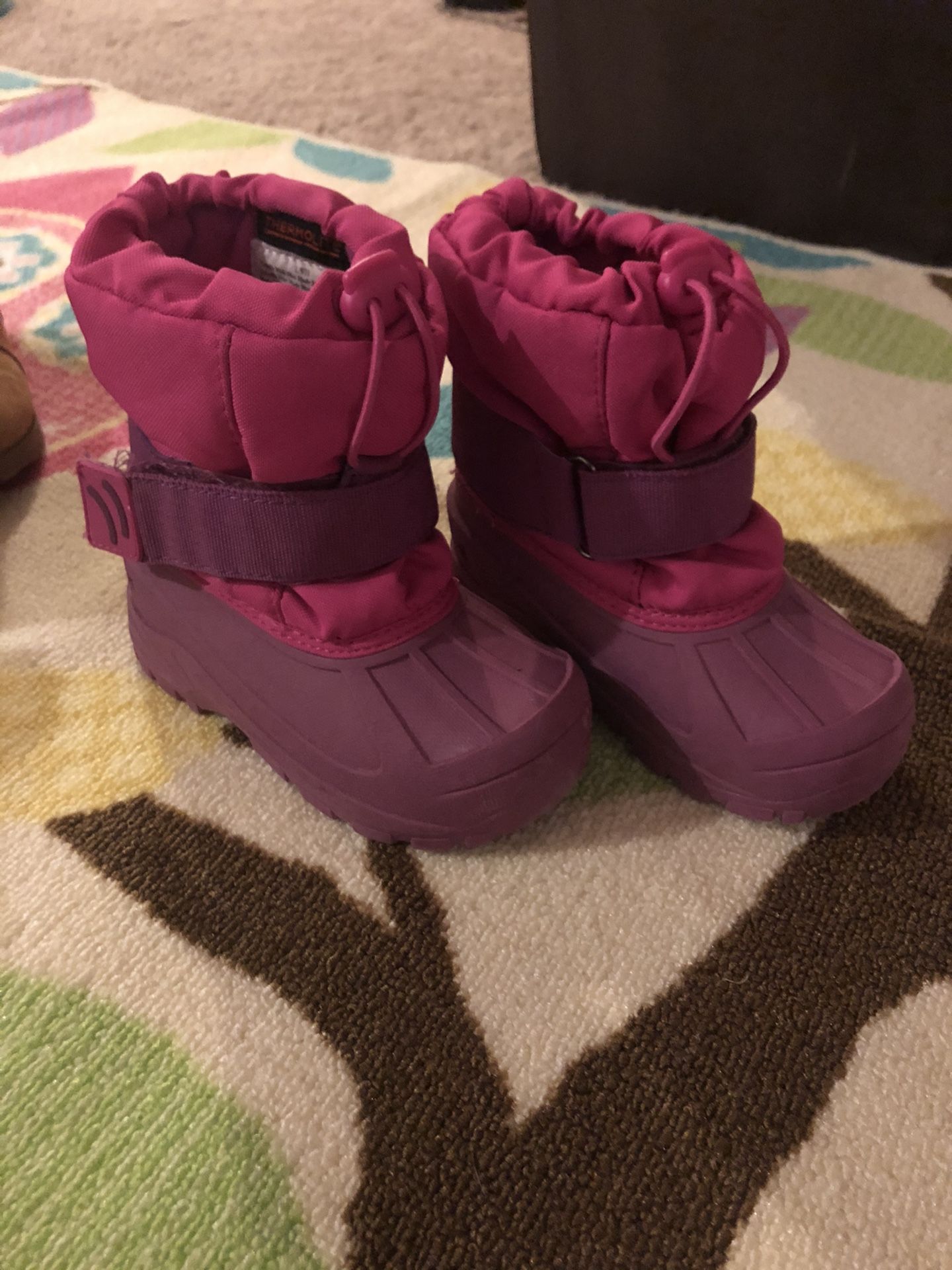 Kids snow boots- Size 9/10.