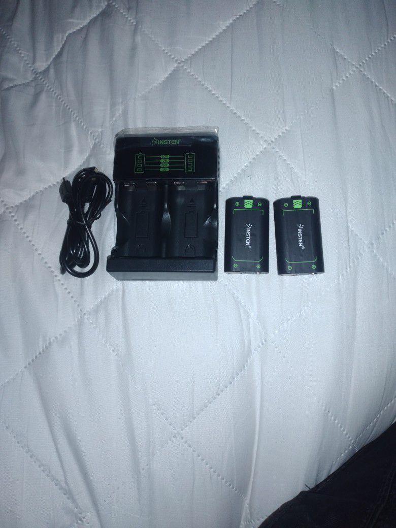 X Box Controller Chargering  2 Battery Set