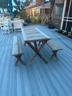 Wood picnic table
