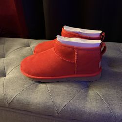 Uggs ultra mini red