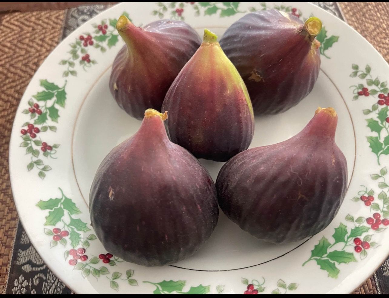 $0.5/each small one ,$2/each organic big fig, ,soft, glutinous and sweet, melts in the mouth. We pick them immediately upon receiving the order to ens