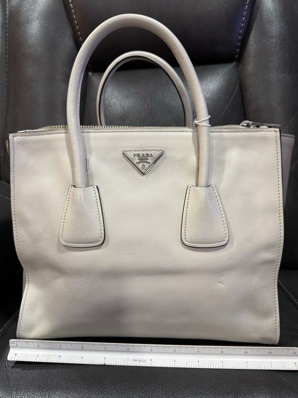 ππ«πππ White And Gray. Calfskin City Tote.