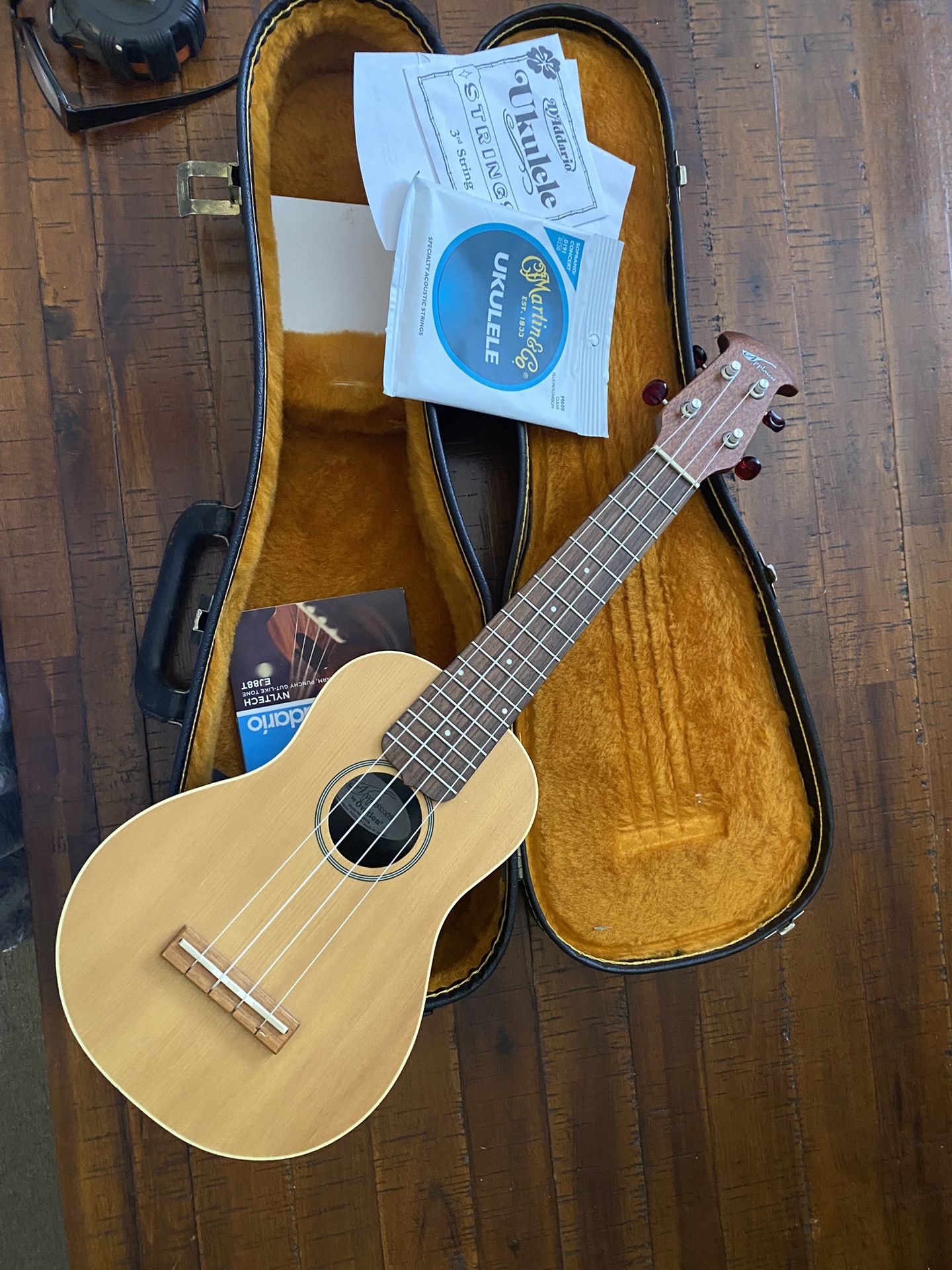 Yukelele With Case