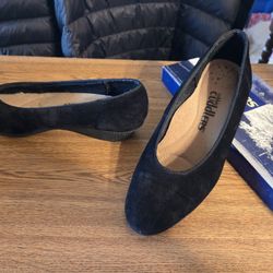 Women's Size 9 Wide Black Suede Cobbie Cuddlers Skimmer