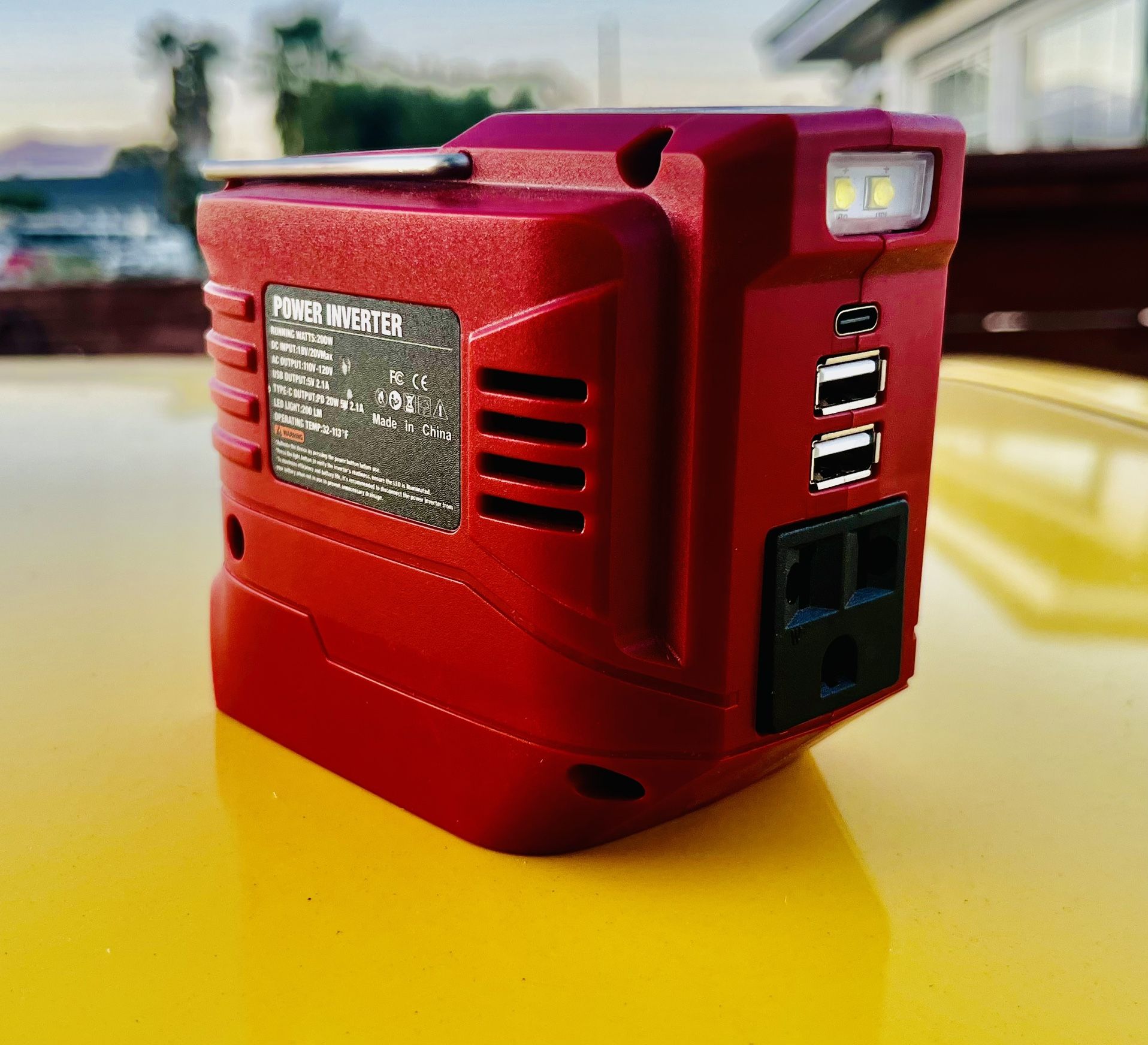 Milwaukee M18 Power Inverter 