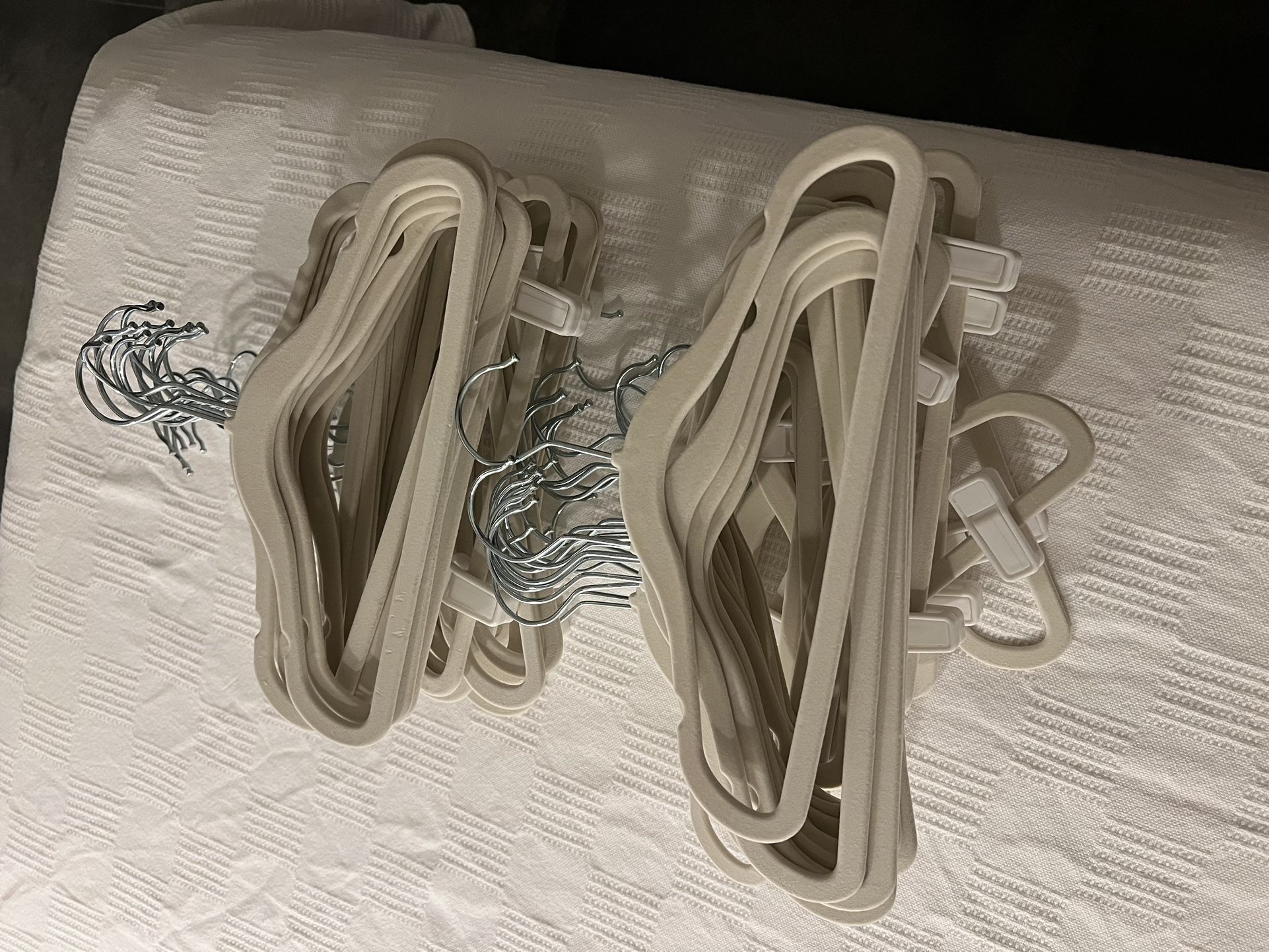 Children velvet 60 hangers with 20 clips