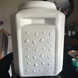 Vault Pet Food Container