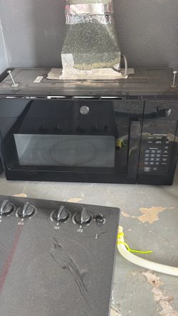 GE Built-In Microwave with Vent – Black