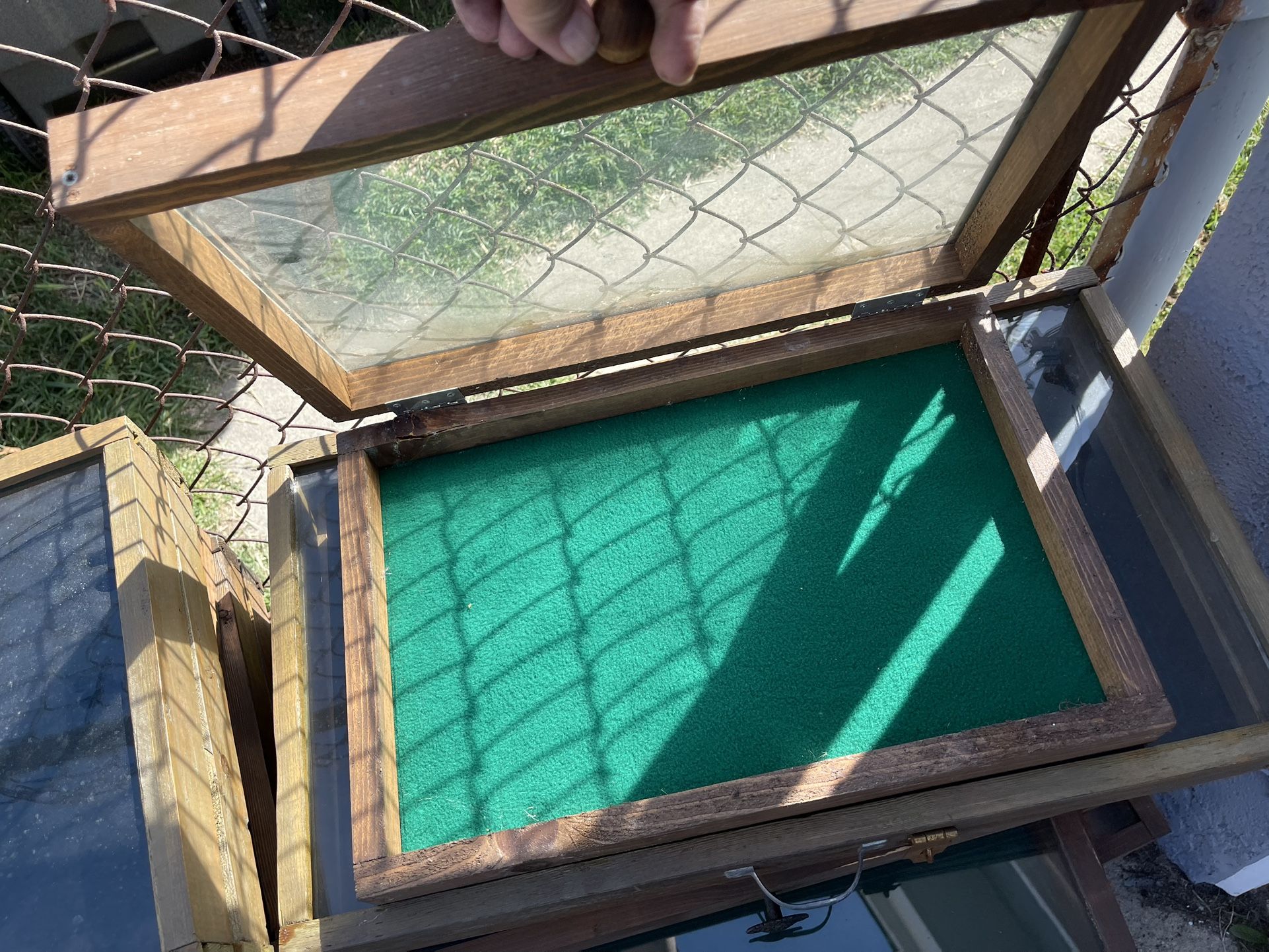 Swap meet style lockable showcases