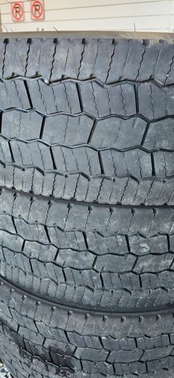11R22.5 Michelin truck tires (5 total, can split)