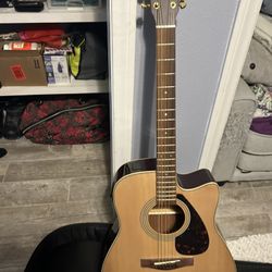 Yamaha FX335C Dreadnought Acoustic-Electric Guitar Natural