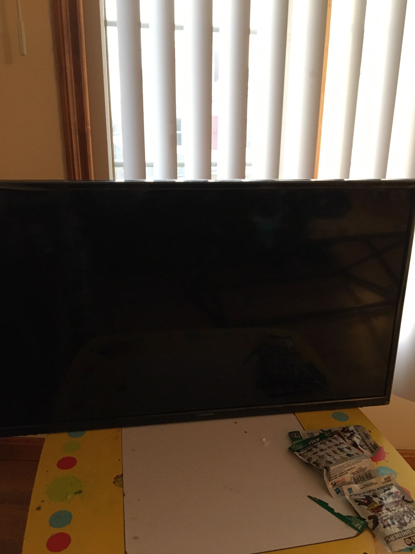 Poloroid 32 inch flat screen tv