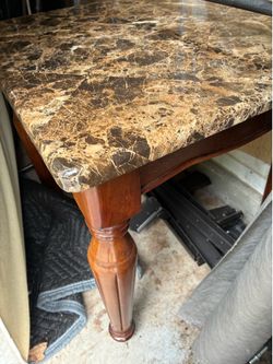 Corner table