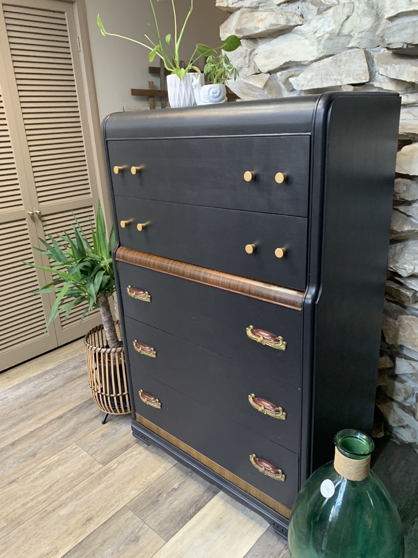 💫 Gorgeous Wood Vintage Waterfall Dresser💫