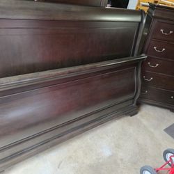 Haverty Furniture King Size Bed Frame & 6 Drawer Dresser Chest