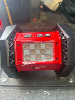 Milwaukee M18 flood light