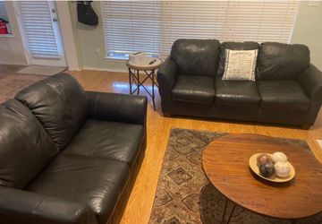 Set of black sofas in excellent condition located and this zip code 75034