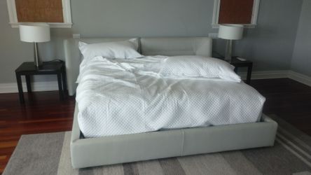 Bedroom queen mattress set