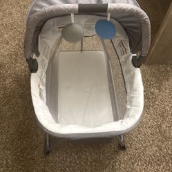 Portable Bassinet - Babytrend