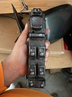 03- 06 GM Truck Window Switch