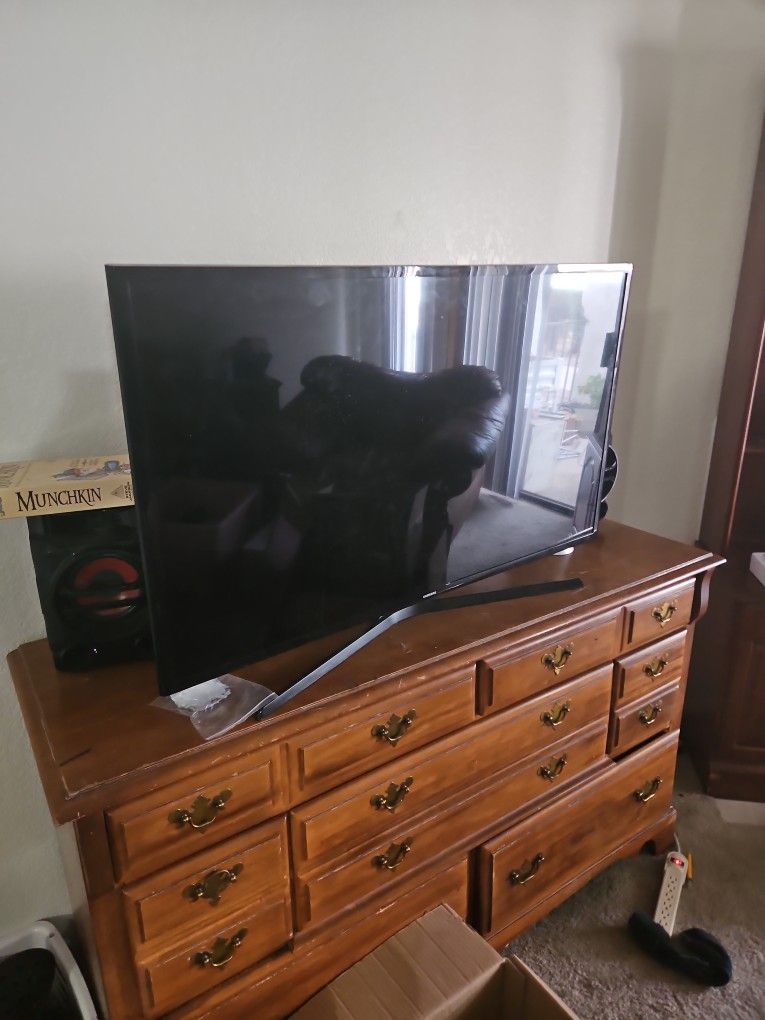 43" Samsung TV