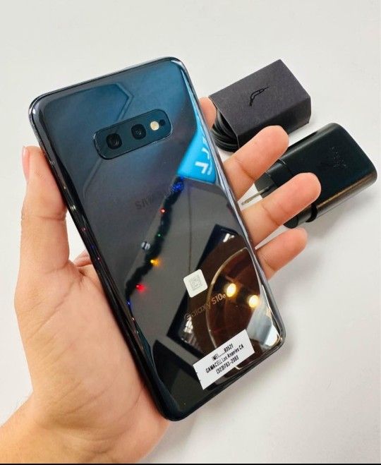 Samsung Galaxy S10e. 128GB,  Factory Unlocked,  Excellent Condition.