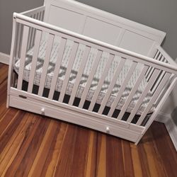 Grago Crib White With Mattress 