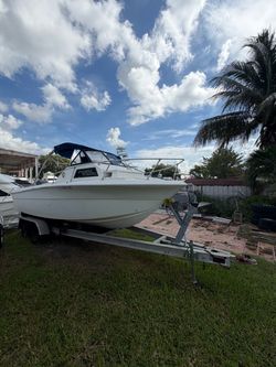 1998 Angler Walkaround 20.4 / Yamaha 150 4 Stroke w/682hrs