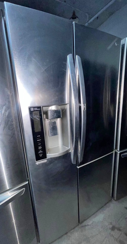 LG Side by Side Refrigerator with IceMaker