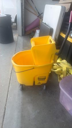 Rubbermaid mop bucket