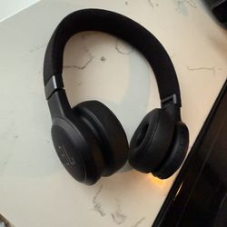 BRAND NEW NEVER WORN JBL OVERHEAD HEADPHONES