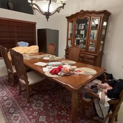 Classic Solid Wood Dining Set / Extendable Table and 6 chairs