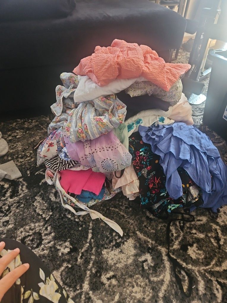 $40 For All Bundle Of 34 Pieces Dresses Ect  Kids Size 6 To 14 See Description 
