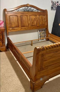 Qun Sz Bd St With Base Good Condition
