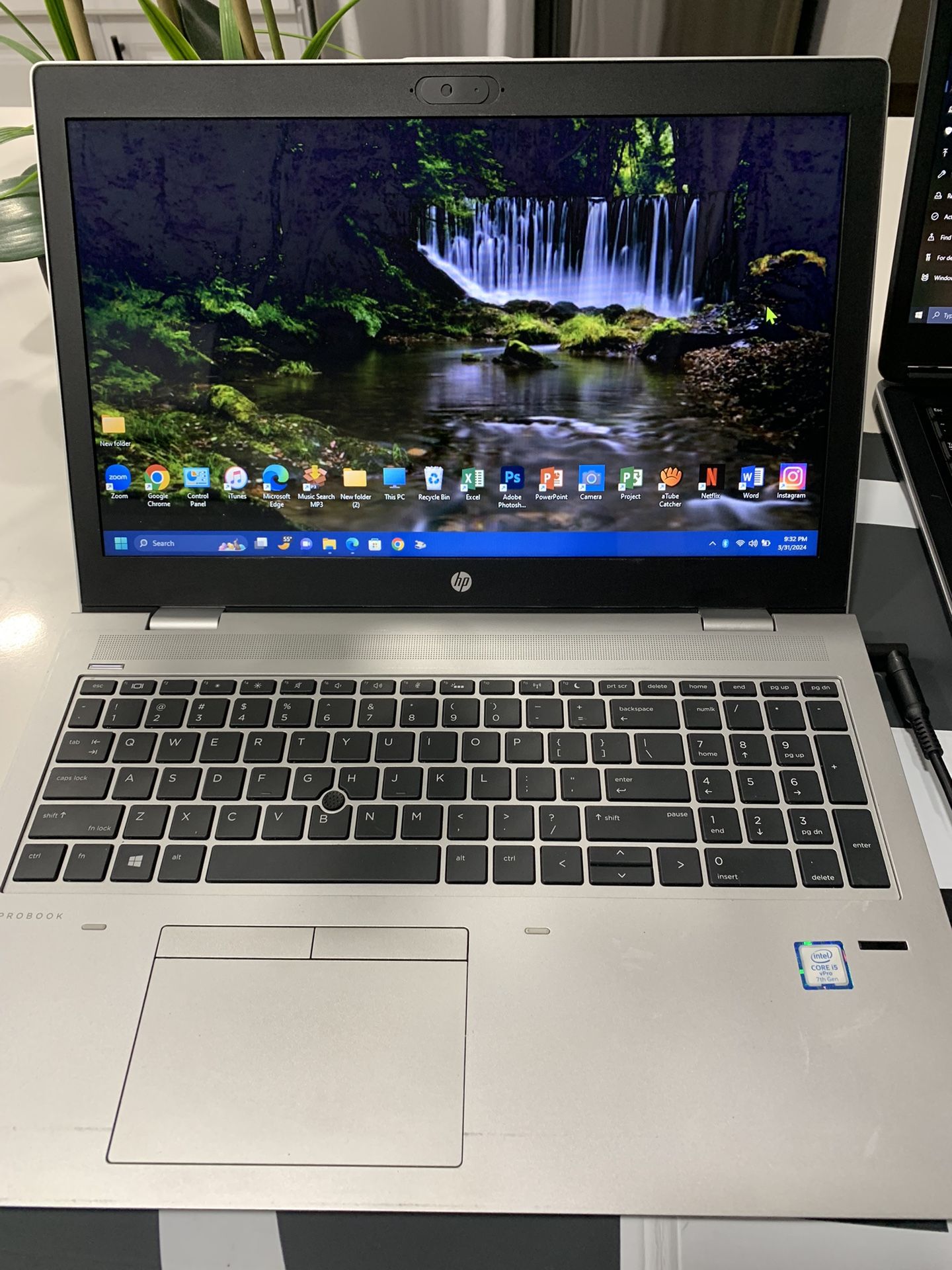 i5…i5…HP PROBOOK .  7 GENERATION  PHOTOSHOP and MICROSOFT build On  07/12/2019….128.0 GB SSD  ( Capacity  ) ..8.0 GB RAM . READY FOR CLASSES   