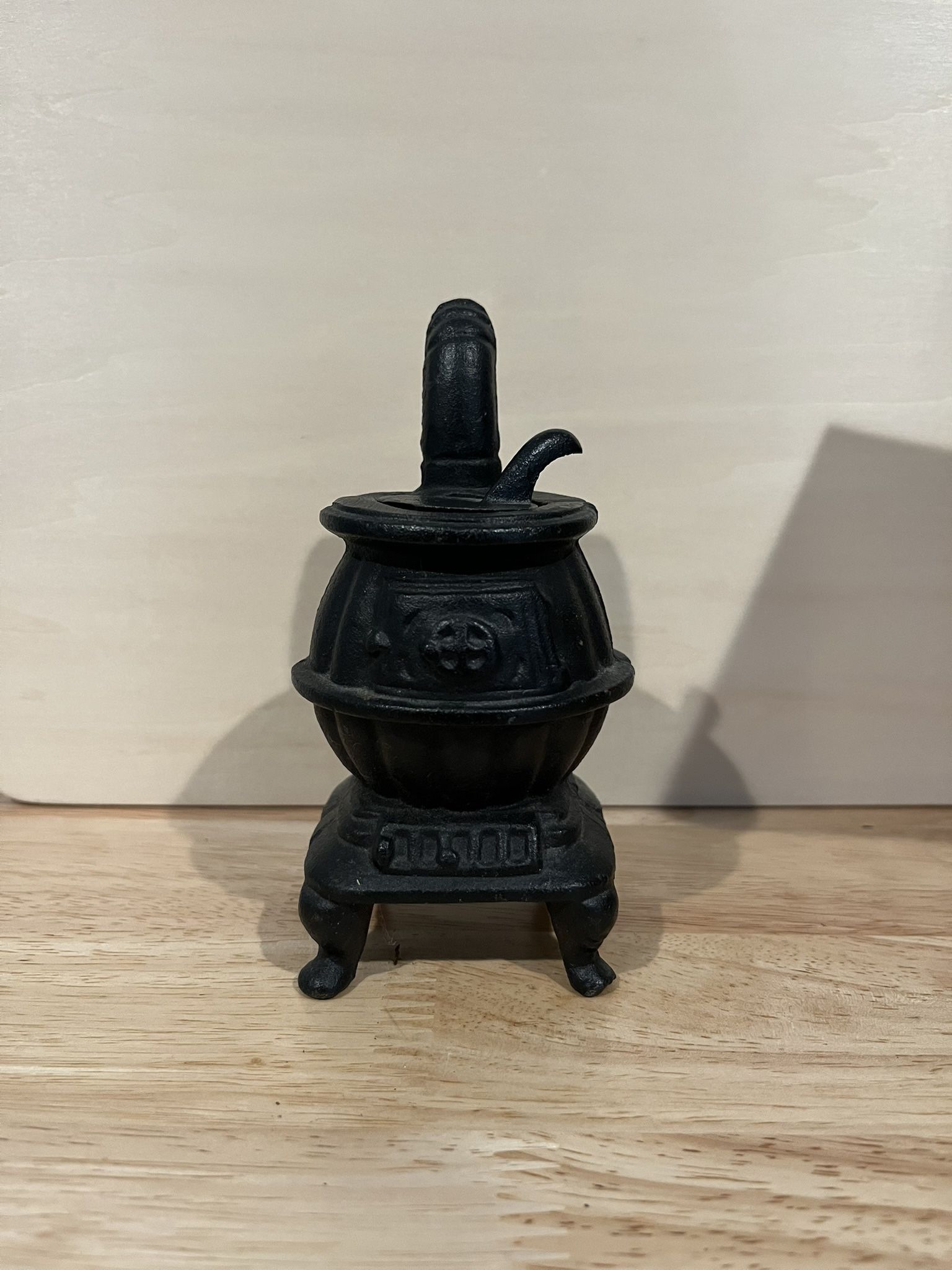 Cast Iron 1:12 Doll House Pot Belly Stove