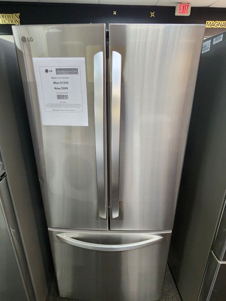 22 cu. ft. French Door Refrigerator
with Ice Maker in Stainless Steel