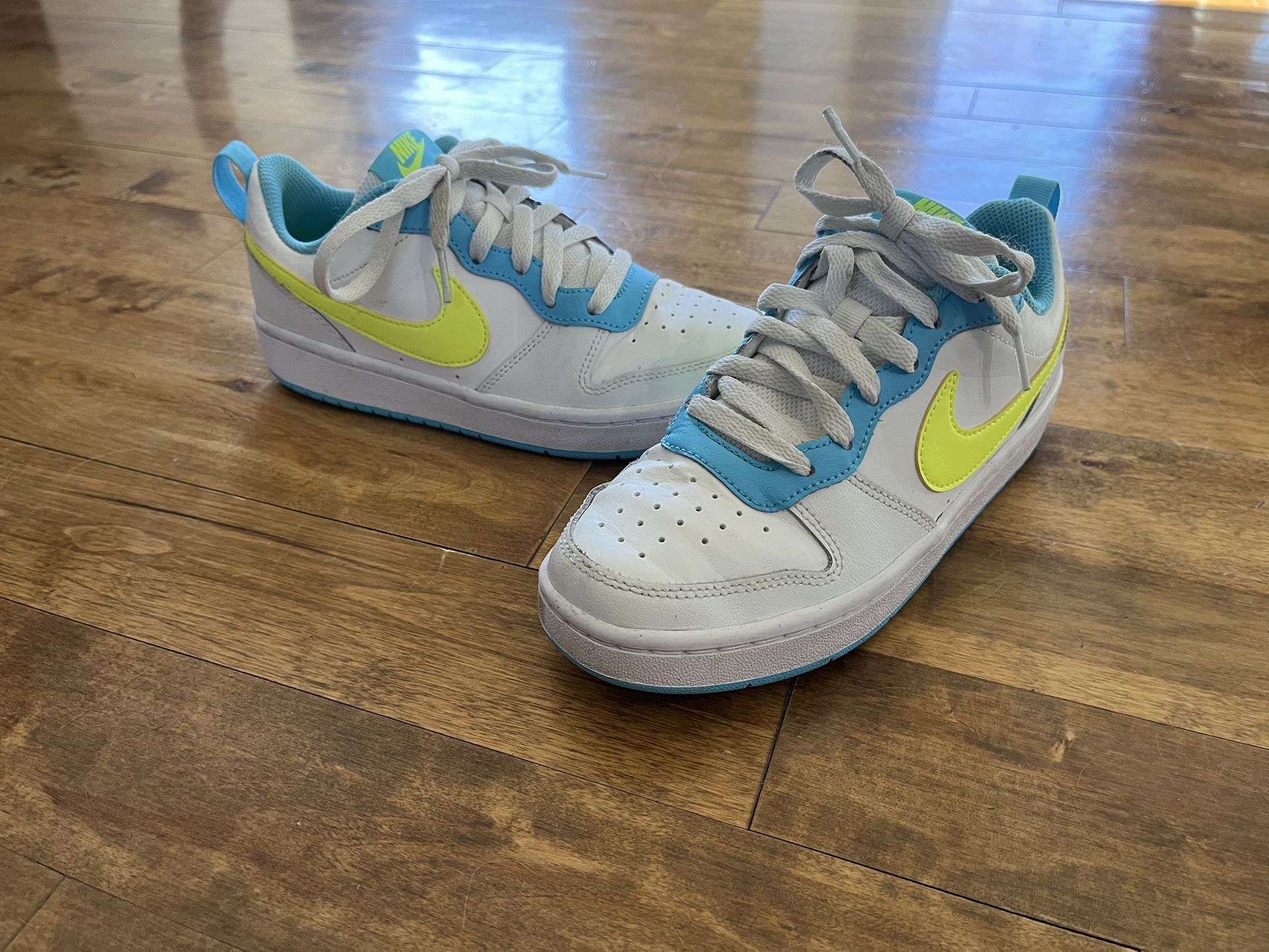 Kids Nike Shoes Size 4.5