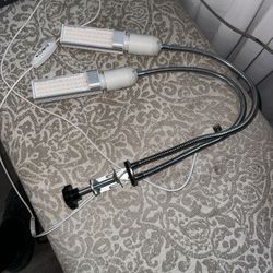 Tabletop Lamp Dual Bulb Adjustable. 