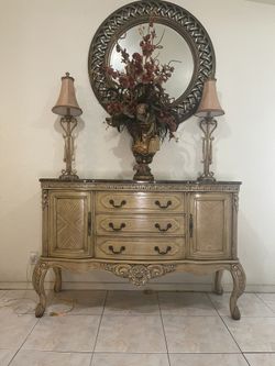 Elegant Vintage-Style Sideboard / Buffet Table – Excellent Condition