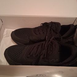 nike 270  size 7.5 women