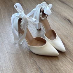 NEW White Pearl Ankle Strap Heels w/ Bow, Sz 37 (US 6.5/7)