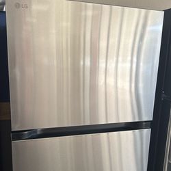 New LG Refrigerator 